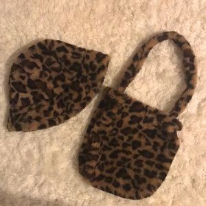 Bucket hat and shoulder bag